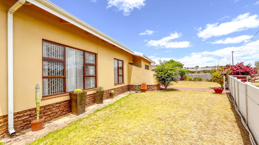 3 Bedroom Property for Sale in Hartenbos Central Western Cape